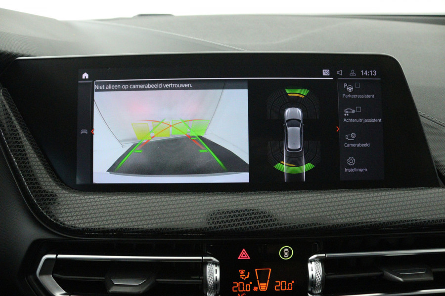 BMW 1-serie 118i Executive Edition (STOEL/STUUR VERWARMING, CAMERA, CRUISE CONTROL ADAPTIEF, SFEERVERLICHTING, PARKEERSENSOREN)