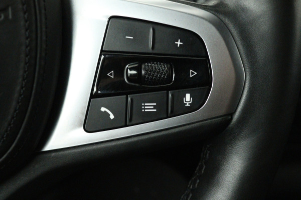 BMW 1-serie 118i Executive Edition (STOEL/STUUR VERWARMING, CAMERA, CRUISE CONTROL ADAPTIEF, SFEERVERLICHTING, PARKEERSENSOREN)