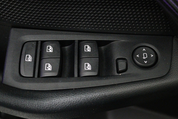 BMW 1-serie 118i Executive Edition (STOEL/STUUR VERWARMING, CAMERA, CRUISE CONTROL ADAPTIEF, SFEERVERLICHTING, PARKEERSENSOREN)