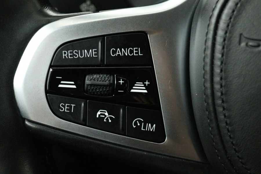 BMW 1-serie 118i Executive Edition (STOEL/STUUR VERWARMING, CAMERA, CRUISE CONTROL ADAPTIEF, SFEERVERLICHTING, PARKEERSENSOREN)