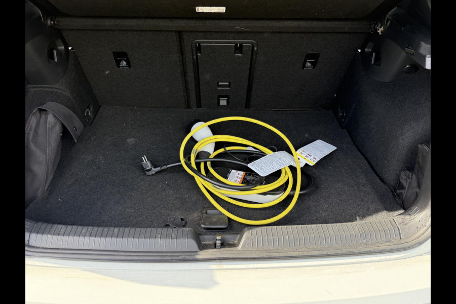 Volkswagen Golf 1.4 eHybrid GTE € 24.900,- VOOR € 22.877,- UW LENTEVOORDEEL € 2.023,-! | RECENT ONDERHOUD GEHAD| STOEL + STUURWIELVERWARMING | ACHTERUITRIJ CAMERA | ADAPTIEVE CRUISE | 19 INCH | INCL. 12 MND BOVAG GARANTIE