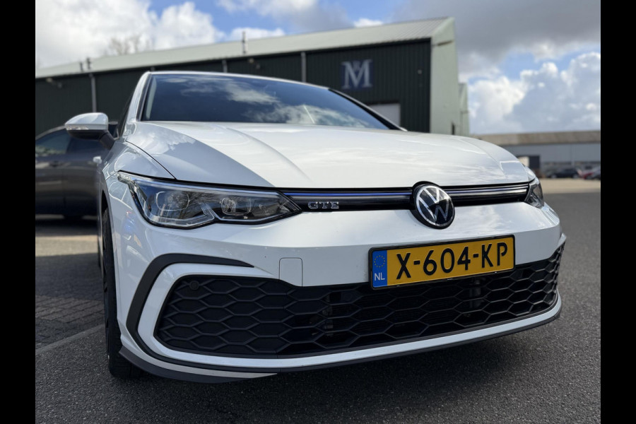 Volkswagen Golf 1.4 eHybrid GTE € 24.900,- VOOR € 22.877,- UW LENTEVOORDEEL € 2.023,-! | RECENT ONDERHOUD GEHAD| STOEL + STUURWIELVERWARMING | ACHTERUITRIJ CAMERA | ADAPTIEVE CRUISE | 19 INCH | INCL. 12 MND BOVAG GARANTIE
