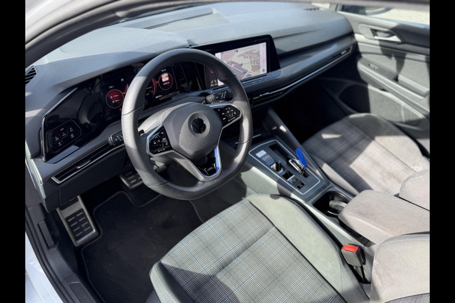 Volkswagen Golf 1.4 eHybrid GTE € 24.900,- VOOR € 22.877,- UW LENTEVOORDEEL € 2.023,-! | RECENT ONDERHOUD GEHAD| STOEL + STUURWIELVERWARMING | ACHTERUITRIJ CAMERA | ADAPTIEVE CRUISE | 19 INCH | INCL. 12 MND BOVAG GARANTIE
