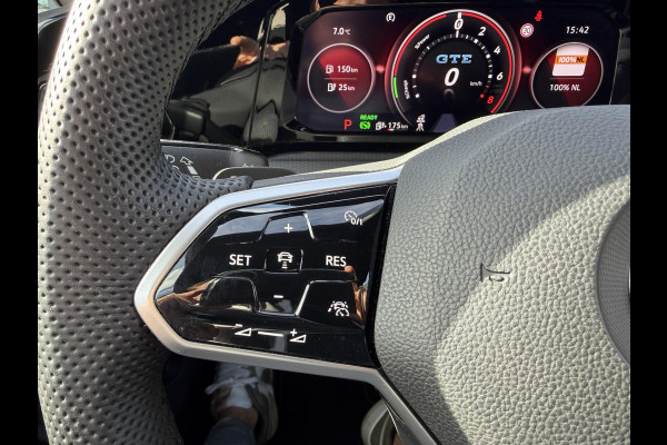 Volkswagen Golf 1.4 eHybrid GTE € 24.900,- VOOR € 22.877,- UW LENTEVOORDEEL € 2.023,-! | RECENT ONDERHOUD GEHAD| STOEL + STUURWIELVERWARMING | ACHTERUITRIJ CAMERA | ADAPTIEVE CRUISE | 19 INCH | INCL. 12 MND BOVAG GARANTIE