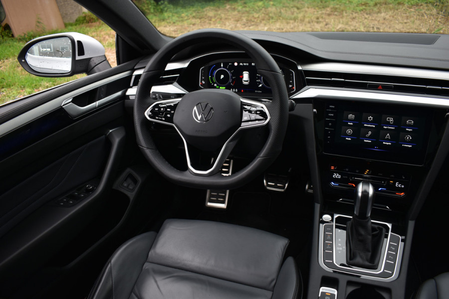 Volkswagen Arteon Shooting Brake eHYBRID 218PK DSG ELEGANCE BUSINESS+ LEDER/VIRTUAL/PANORAMADAK
