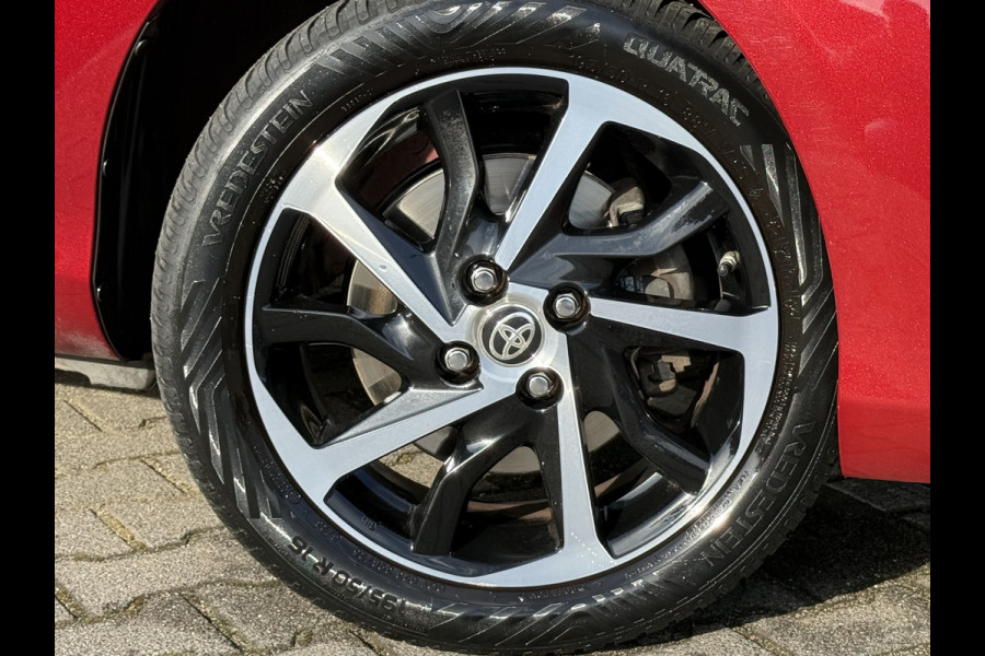 Toyota Yaris 1.5 Hybrid Bi-Tone | CarPlay | Camera | Keyless | 16 inch