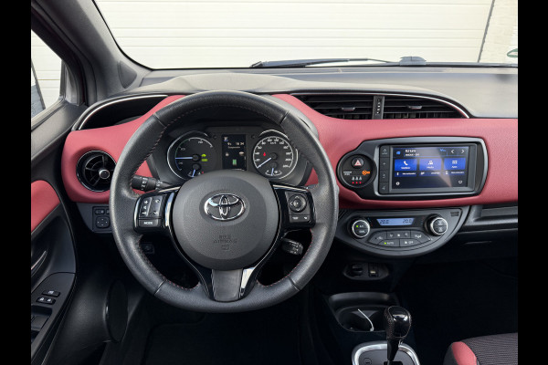 Toyota Yaris 1.5 Hybrid Bi-Tone | CarPlay | Camera | Keyless | 16 inch