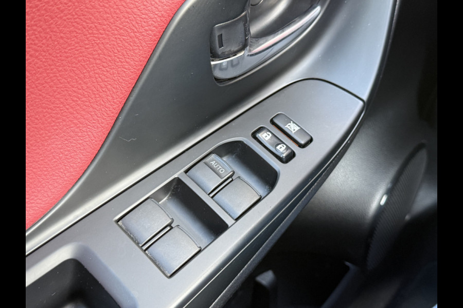 Toyota Yaris 1.5 Hybrid Bi-Tone | CarPlay | Camera | Keyless | 16 inch