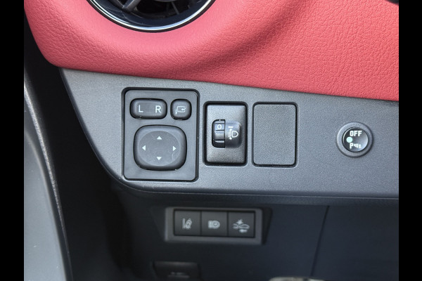 Toyota Yaris 1.5 Hybrid Bi-Tone | CarPlay | Camera | Keyless | 16 inch