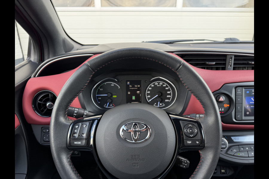 Toyota Yaris 1.5 Hybrid Bi-Tone | CarPlay | Camera | Keyless | 16 inch
