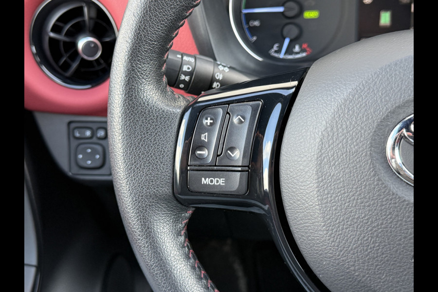 Toyota Yaris 1.5 Hybrid Bi-Tone | CarPlay | Camera | Keyless | 16 inch
