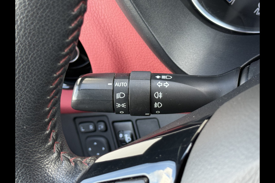 Toyota Yaris 1.5 Hybrid Bi-Tone | CarPlay | Camera | Keyless | 16 inch