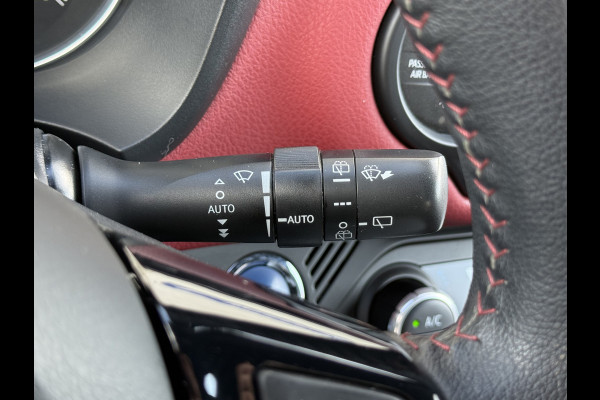 Toyota Yaris 1.5 Hybrid Bi-Tone | CarPlay | Camera | Keyless | 16 inch