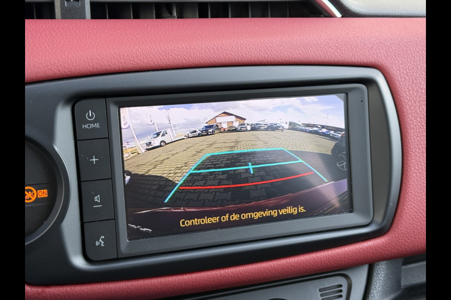 Toyota Yaris 1.5 Hybrid Bi-Tone | CarPlay | Camera | Keyless | 16 inch