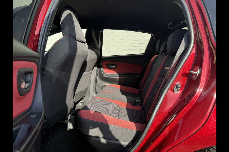 Toyota Yaris 1.5 Hybrid Bi-Tone | CarPlay | Camera | Keyless | 16 inch