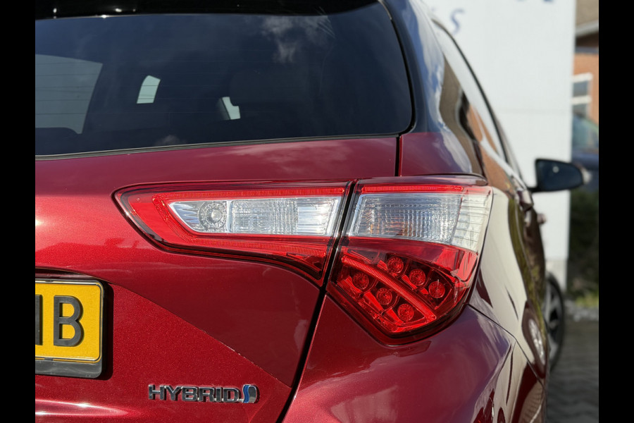 Toyota Yaris 1.5 Hybrid Bi-Tone | CarPlay | Camera | Keyless | 16 inch