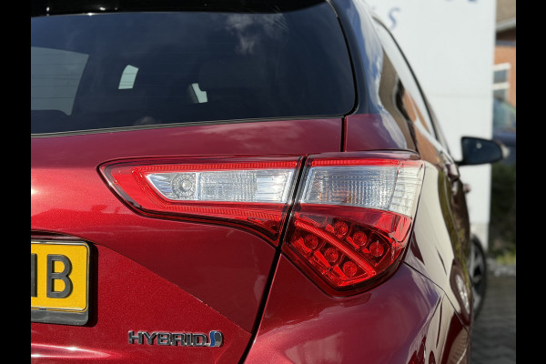 Toyota Yaris 1.5 Hybrid Bi-Tone | CarPlay | Camera | Keyless | 16 inch