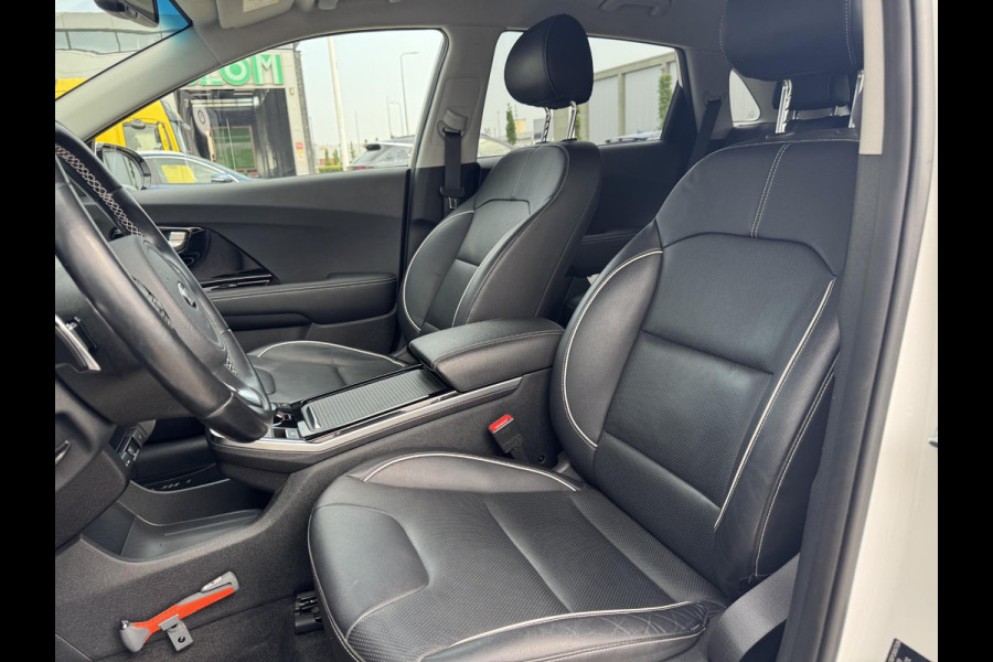 Kia e-Niro ExecutiveLine 64 kWh | JBL audio | Stoel verwarming en ventilatie | Stuurverwarming | Lederen | Dodehoek detectie | Navigatie | Apple Carplay / Android Auto | Elektrisch bedienbare bestuurdersstoel met geheugen