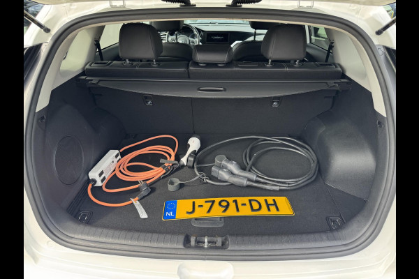 Kia e-Niro ExecutiveLine 64 kWh | JBL audio | Stoel verwarming en ventilatie | Stuurverwarming | Lederen | Dodehoek detectie | Navigatie | Apple Carplay / Android Auto | Elektrisch bedienbare bestuurdersstoel met geheugen