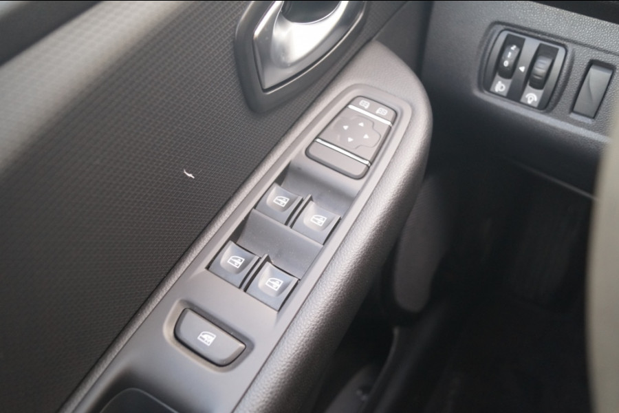 Renault Clio Estate 0.9 TCe 90pk Limited -NAVI-AIRCO-PDC-TREKHAAK-LED-