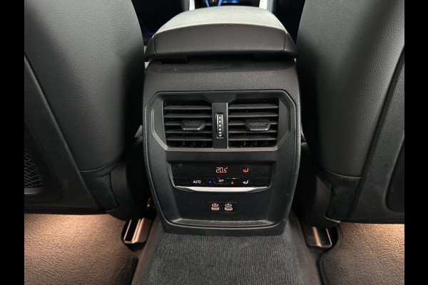 BMW i4 eDrive40 84 kWh [ 3-Fase ] (INCL.BTW) *LEATHER-MICROFIBRE | FULL-LED | ADAPTIVE-CRUISE | HEATED-SPORTSEATS | CAMERA | DAB | WIDESCREEN-DIGI-COCKPIT | NAVI-FULLMAP | ECC | PDC | 18''ALU*