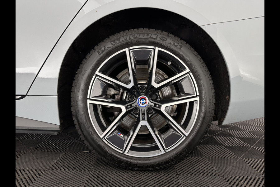 BMW i4 eDrive40 84 kWh [ 3-Fase ] (INCL.BTW) *LEATHER-MICROFIBRE | FULL-LED | ADAPTIVE-CRUISE | HEATED-SPORTSEATS | CAMERA | DAB | WIDESCREEN-DIGI-COCKPIT | NAVI-FULLMAP | ECC | PDC | 18''ALU*