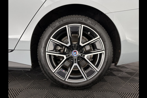 BMW i4 eDrive40 84 kWh [ 3-Fase ] (INCL.BTW) *LEATHER-MICROFIBRE | FULL-LED | ADAPTIVE-CRUISE | HEATED-SPORTSEATS | CAMERA | DAB | WIDESCREEN-DIGI-COCKPIT | NAVI-FULLMAP | ECC | PDC | 18''ALU*