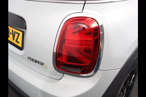 MINI Mini Electric Business Edition 33 kWh | Navigatie | Climate Control | Lichtmetalen Velgen | Dab | Parkeer sensoren