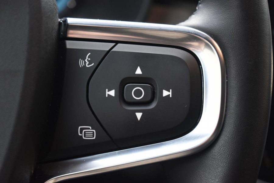 Volvo EX40 Single Motor Extended Range Ultra 82 kWh Extra getint glas / 360 Camera / 20'' velgen / Panoramadak / Zwart dak / Harman Kardon / Microtech/Nubuck