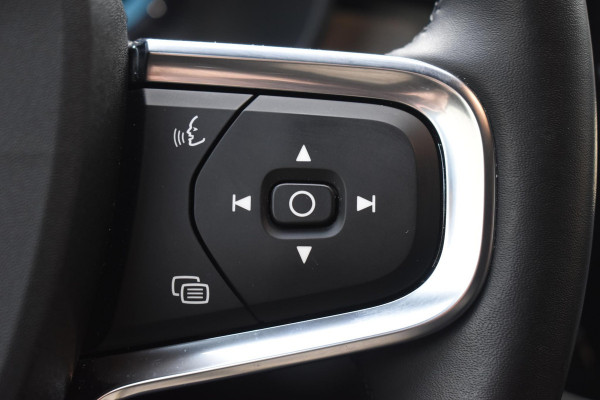 Volvo EX40 Single Motor Extended Range Ultra 82 kWh Extra getint glas / 360 Camera / 20'' velgen / Panoramadak / Zwart dak / Harman Kardon / Microtech/Nubuck