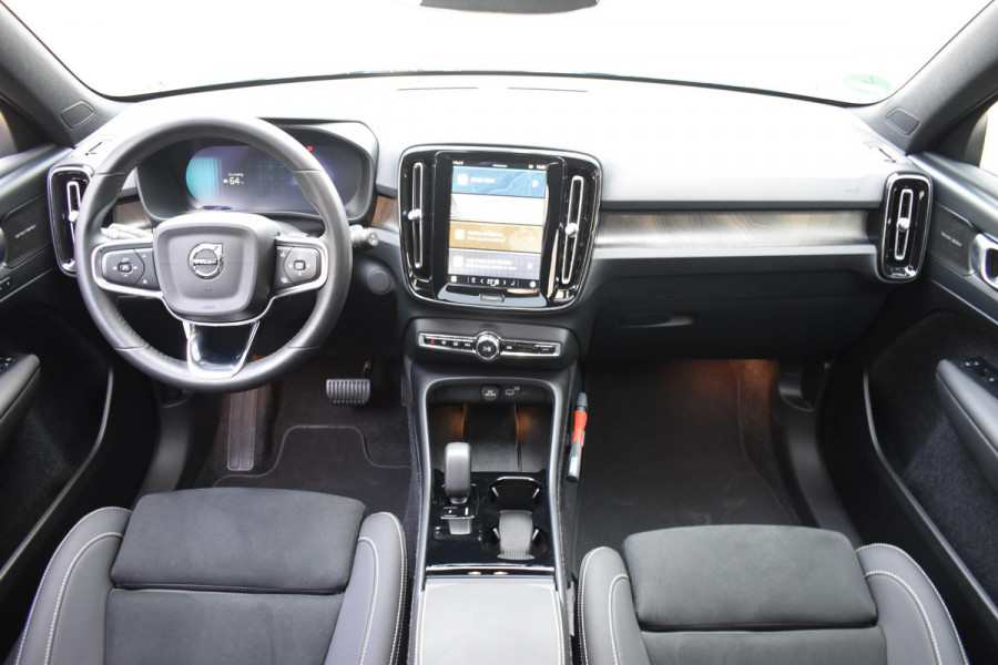 Volvo EX40 Single Motor Extended Range Ultra 82 kWh Extra getint glas / 360 Camera / 20'' velgen / Panoramadak / Zwart dak / Harman Kardon / Microtech/Nubuck