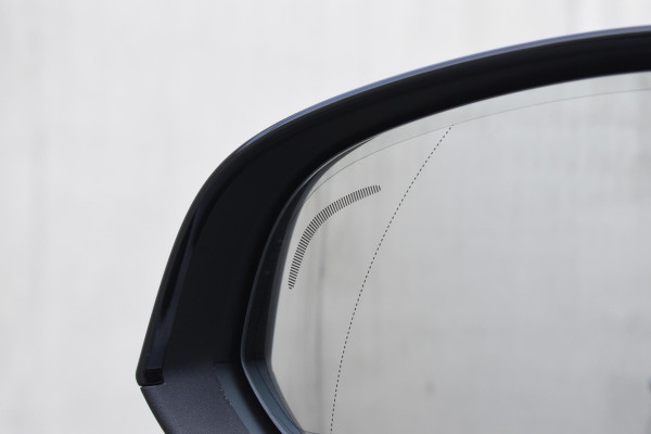 Volvo EX40 Single Motor Extended Range Ultra 82 kWh Extra getint glas / 360 Camera / 20'' velgen / Panoramadak / Zwart dak / Harman Kardon / Microtech/Nubuck