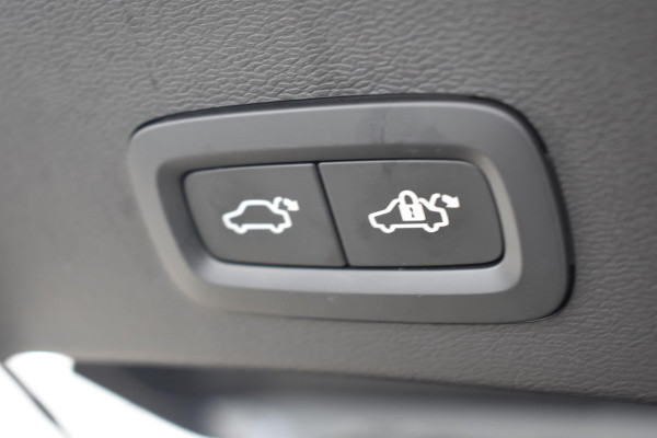 Volvo EX40 Single Motor Extended Range Ultra 82 kWh Extra getint glas / 360 Camera / 20'' velgen / Panoramadak / Zwart dak / Harman Kardon / Microtech/Nubuck