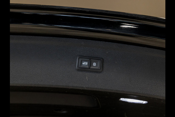 Audi Q5 55 TFSI e S edition / 368pk / Panorama dak / Keyless / Stoelverwarming /