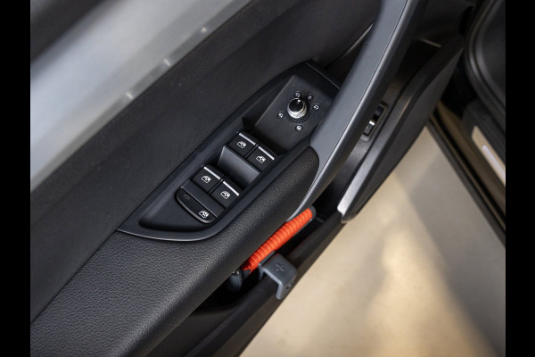 Audi Q5 55 TFSI e S edition / 368pk / Panorama dak / Keyless / Stoelverwarming /