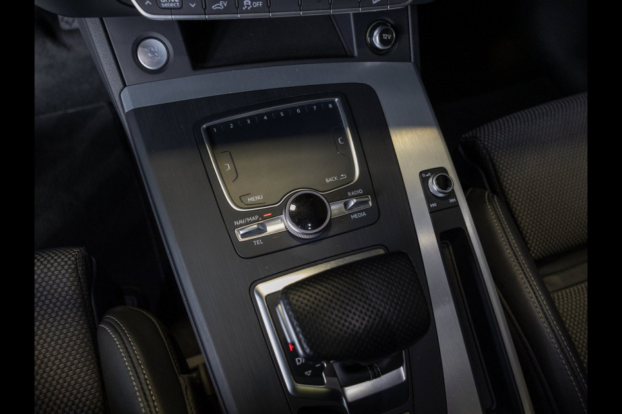 Audi Q5 55 TFSI e S edition / 368pk / Panorama dak / Keyless / Stoelverwarming /