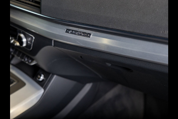 Audi Q5 55 TFSI e S edition / 368pk / Panorama dak / Keyless / Stoelverwarming /