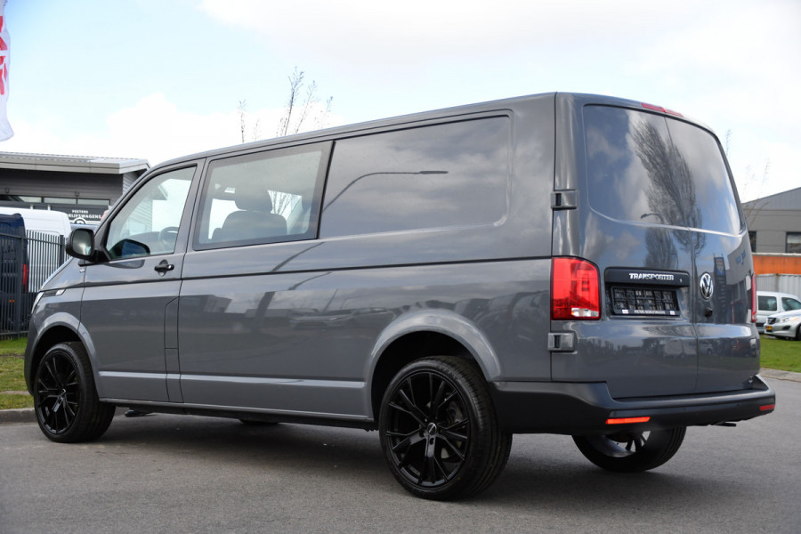 Volkswagen Transporter 2.0 TDI L2H1 DC PB Edition Camera, Carplay, Stoelverwarming, Sensoren, multimedia, 150pk, Automaat, 6 Zits, Uniek!