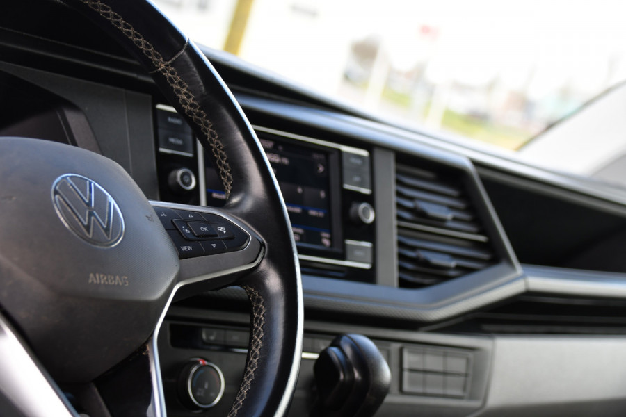 Volkswagen Transporter 2.0 TDI L2H1 DC PB Edition Camera, Carplay, Stoelverwarming, Sensoren, multimedia, 150pk, Automaat, 6 Zits, Uniek!