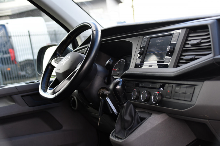 Volkswagen Transporter 2.0 TDI L2H1 DC PB Edition Camera, Carplay, Stoelverwarming, Sensoren, multimedia, 150pk, Automaat, 6 Zits, Uniek!