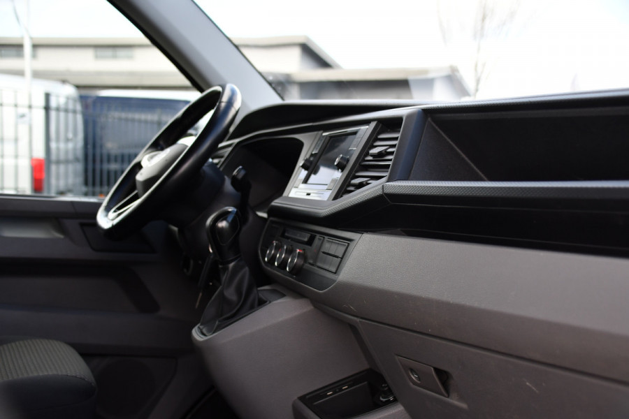 Volkswagen Transporter 2.0 TDI L2H1 DC PB Edition Camera, Carplay, Stoelverwarming, Sensoren, multimedia, 150pk, Automaat, 6 Zits, Uniek!