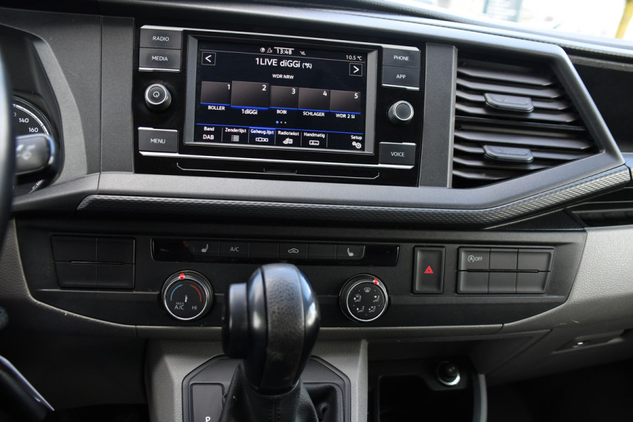 Volkswagen Transporter 2.0 TDI L2H1 DC PB Edition Camera, Carplay, Stoelverwarming, Sensoren, multimedia, 150pk, Automaat, 6 Zits, Uniek!