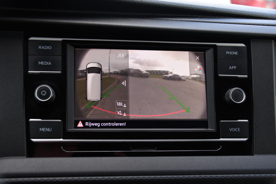 Volkswagen Transporter 2.0 TDI L2H1 DC PB Edition Camera, Carplay, Stoelverwarming, Sensoren, multimedia, 150pk, Automaat, 6 Zits, Uniek!