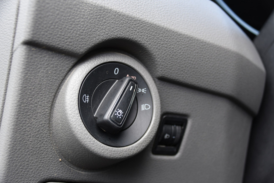 Volkswagen Transporter 2.0 TDI L2H1 DC PB Edition Camera, Carplay, Stoelverwarming, Sensoren, multimedia, 150pk, Automaat, 6 Zits, Uniek!