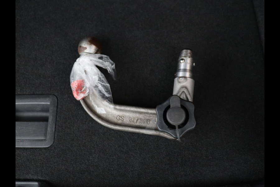 Audi Q2 35 TFSI S Edition | Leder | Automaat | Cruise Control | Navigatie | Trekhaak afneemaar | LED | DAB | Bleutooth