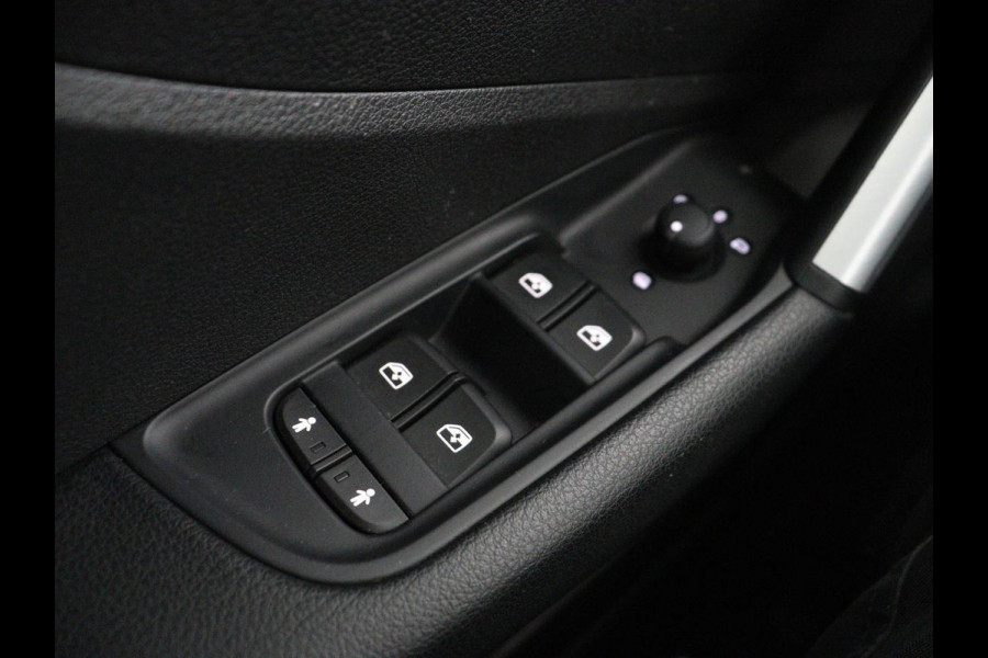 Audi Q2 35 TFSI S Edition | Leder | Automaat | Cruise Control | Navigatie | Trekhaak afneemaar | LED | DAB | Bleutooth