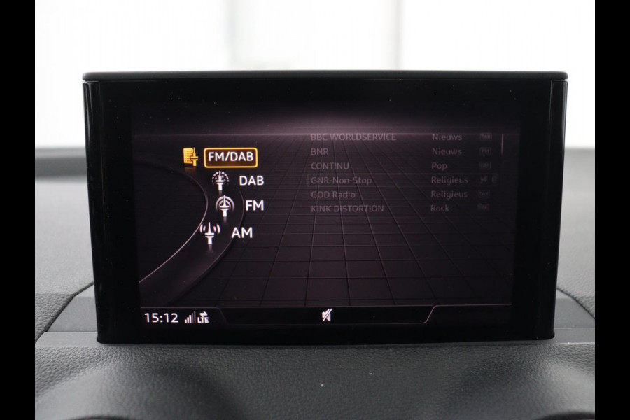 Audi Q2 35 TFSI S Edition | Leder | Automaat | Cruise Control | Navigatie | Trekhaak afneemaar | LED | DAB | Bleutooth