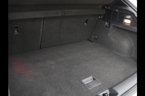 Audi Q2 35 TFSI S Edition | Leder | Automaat | Cruise Control | Navigatie | Trekhaak afneemaar | LED | DAB | Bleutooth