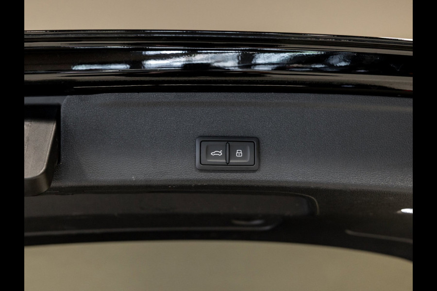 Audi A4 Avant 2.9 TFSI RS 4 quattro / 450pk / Panorama dak / Head up display / Carbon /