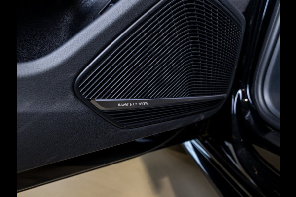 Audi A4 Avant 2.9 TFSI RS 4 quattro / 450pk / Panorama dak / Head up display / Carbon /